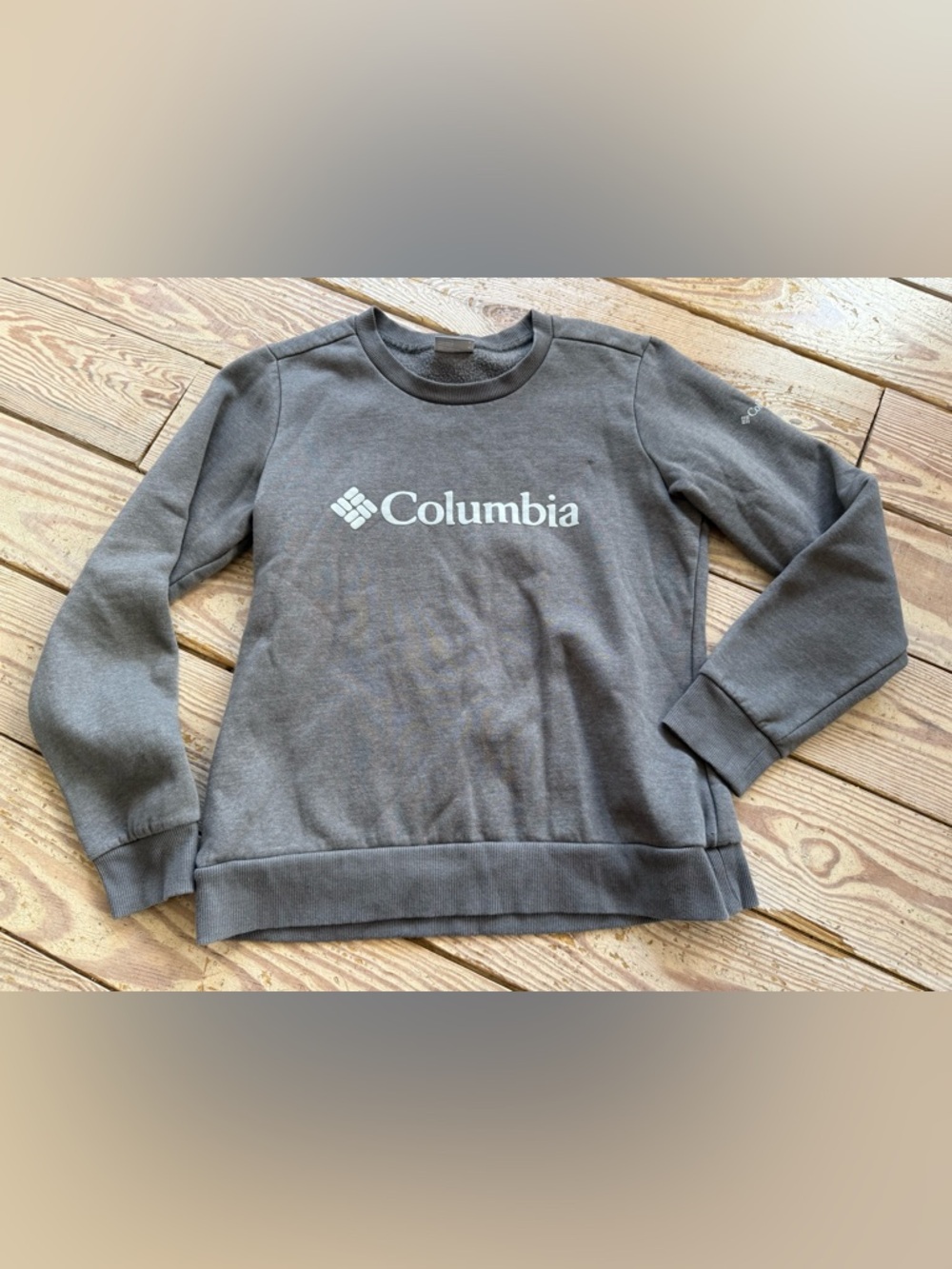 Columbia gray crewneck sweatshirt is likely the Sunridge Crew size m